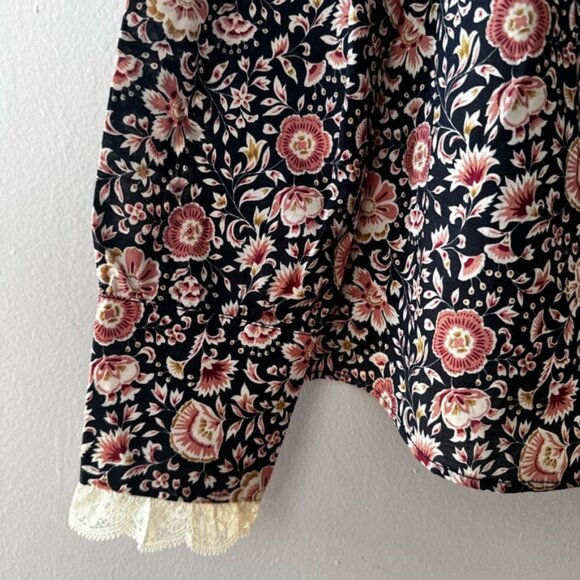 Balzac Paris Floral Blouse with Lace Trim - Picture 3 of 7